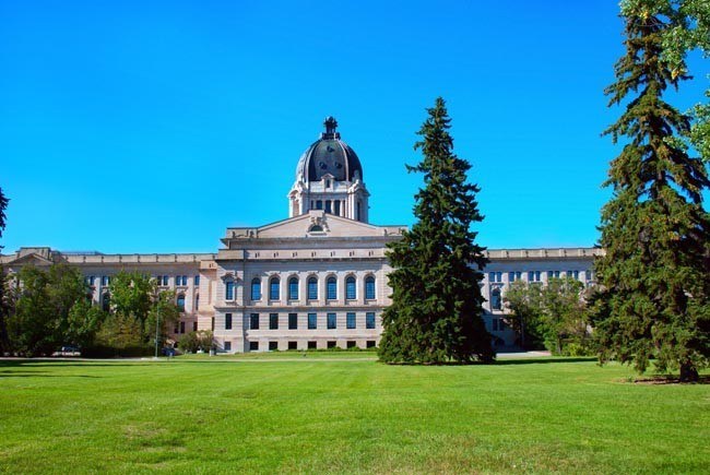 Uniform Services and Rentals in Regina, Saskatchewan for Automotive, Healthcare, Hospitality, Retail and More