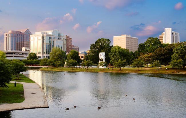 Uniform Services and Rentals in Huntsville, Alabama for Automotive, Healthcare, Hospitality, Retail and More