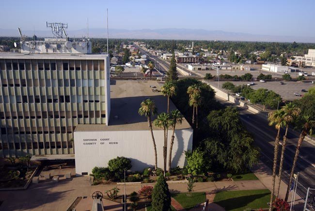 Uniform Services and Rentals in Bakersfield, California for Automotive, Healthcare, Hospitality, Retail and More