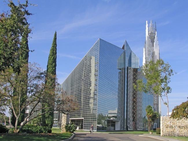 Uniform Services and Rentals in Garden Grove, California for Automotive, Healthcare, Hospitality, Retail and More