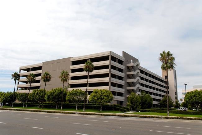 Uniform Services and Rentals in Santa Ana, California for Automotive, Healthcare, Hospitality, Retail and More