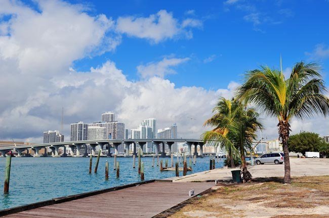 Uniform Services and Rentals in Florida for Automotive, Healthcare, Hospitality, Retail and More