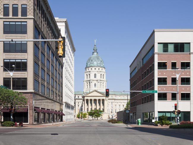 Uniform Services and Rentals in Topeka, Kansas for Automotive, Healthcare, Hospitality, Retail and More