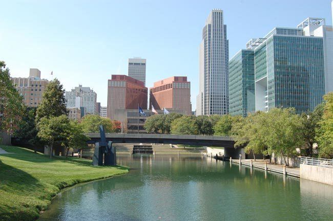 Uniform Services and Rentals in Omaha, Nebraska for Automotive, Healthcare, Hospitality, Retail and More