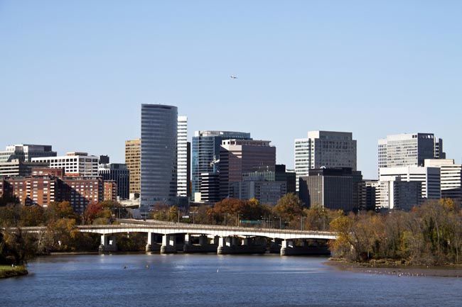 Uniform Services and Rentals in Virginia for Automotive, Healthcare, Hospitality, Retail and More