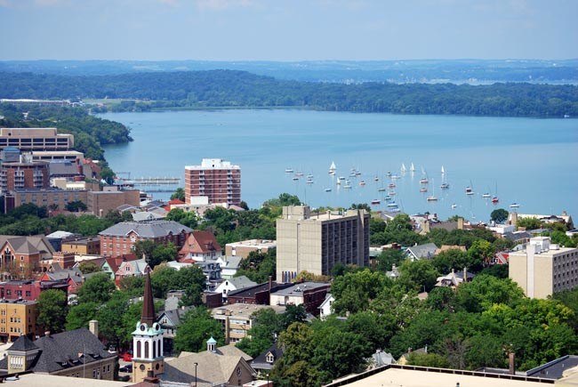 Uniform Services and Rentals in Madison, Wisconsin for Automotive, Healthcare, Hospitality, Retail and More